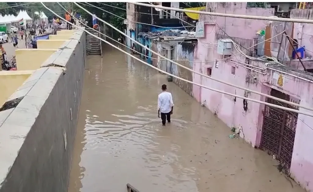 River water enters homes as Yamuna rises above danger mark in Delhi